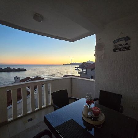 Pine&Sea Beach Retreat Sveti Stefan Exterior photo