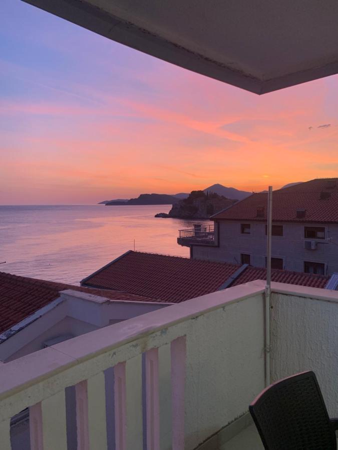 Pine&Sea Beach Retreat Sveti Stefan Exterior photo