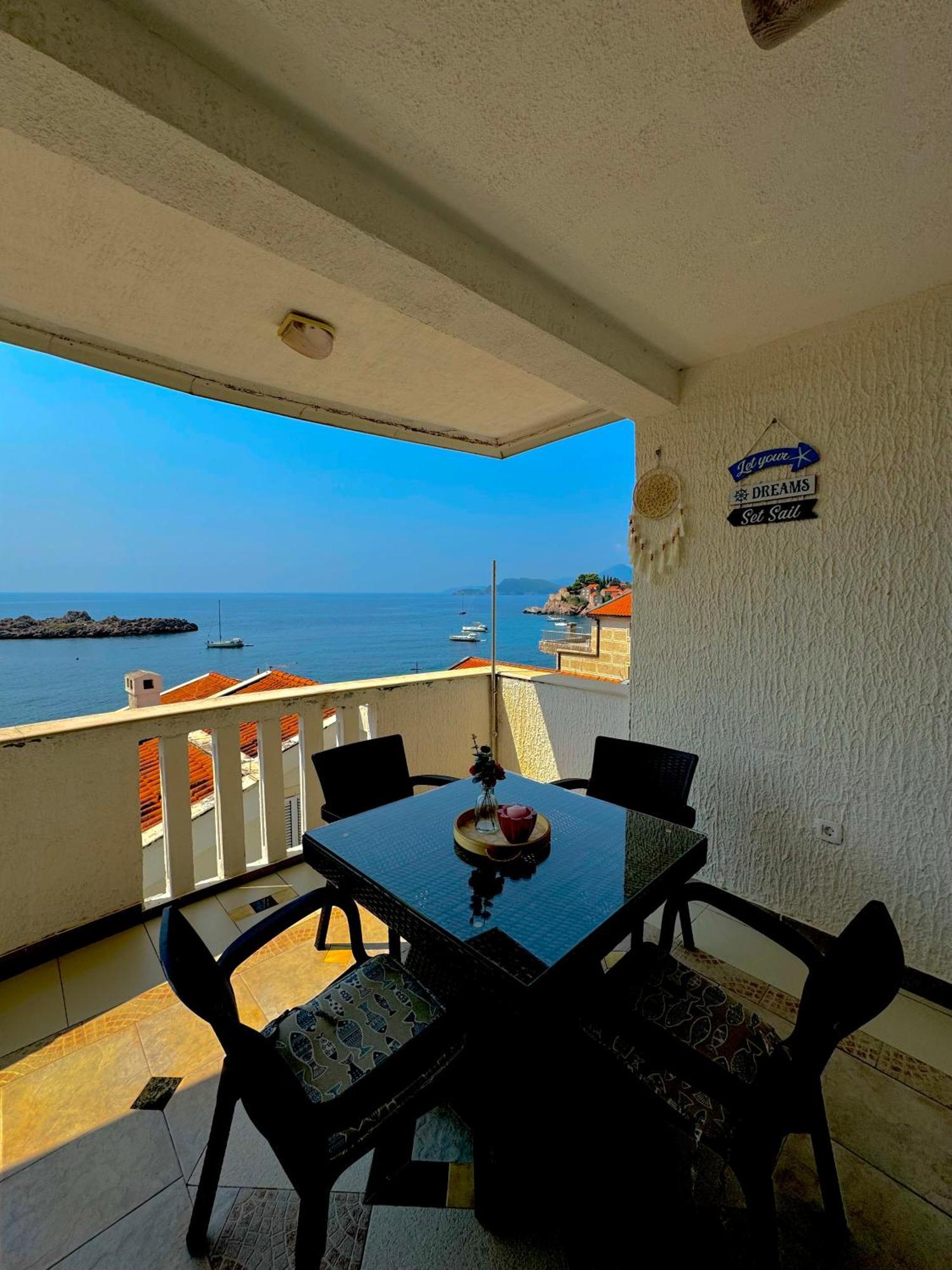 Pine&Sea Beach Retreat Sveti Stefan Exterior photo