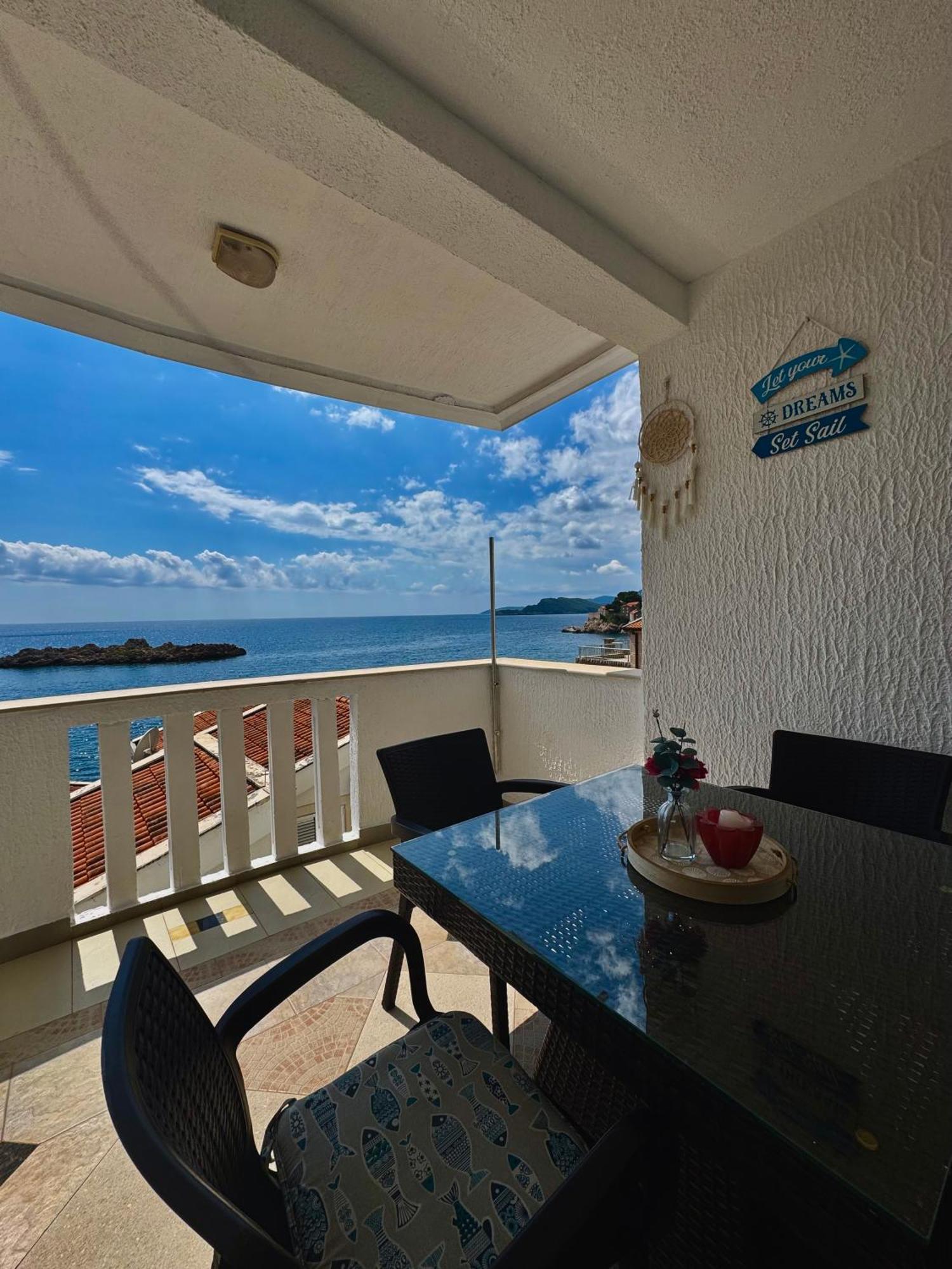 Pine&Sea Beach Retreat Sveti Stefan Exterior photo